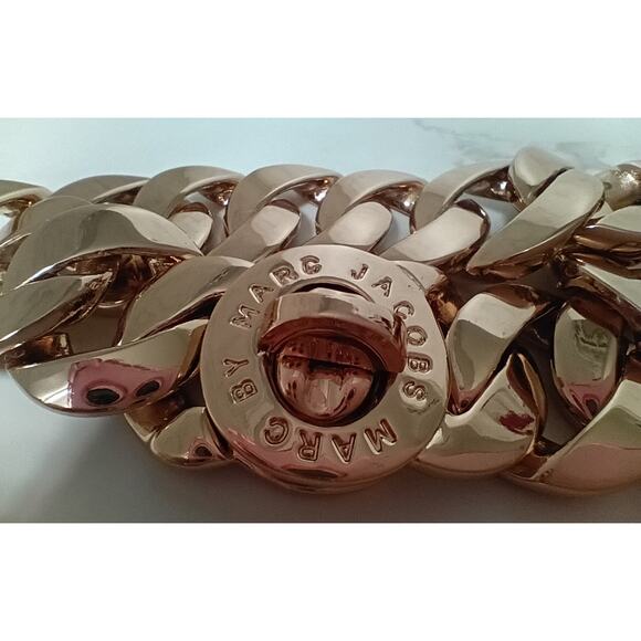 MARC BY MARC JACOBS Chunky Rose Gold Toggle Lock Bracelet - NEW - Picture 2 of 5